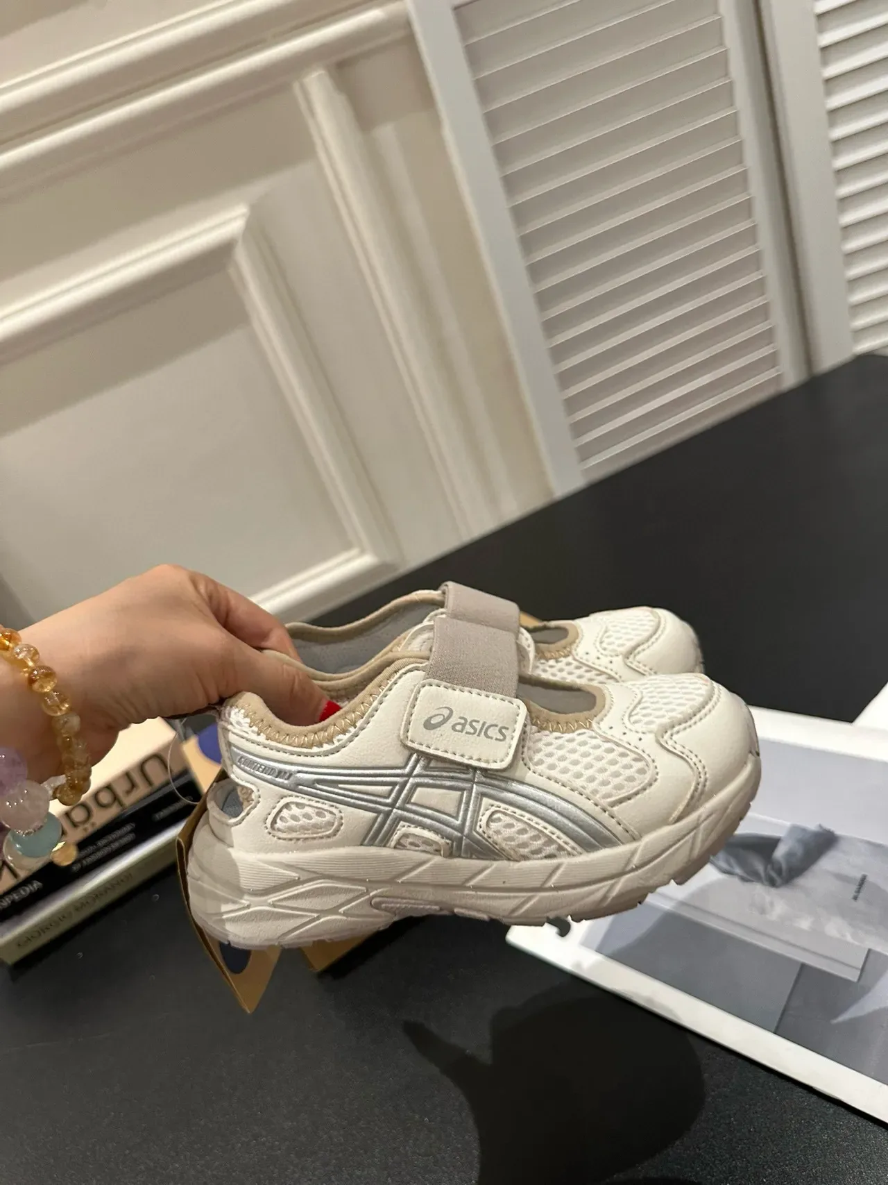 ASICS Beige Gray Sangle double Velcro, tige maille et synthétique, sneakers lifestyle 9