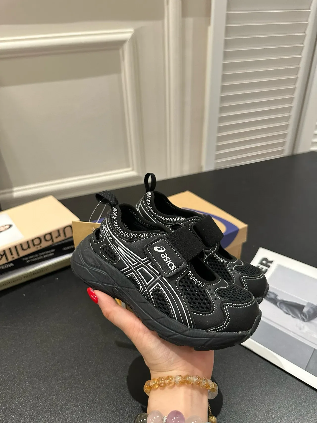 ASICS Beige Gray Sangle double Velcro, tige maille et synthétique, sneakers lifestyle 10
