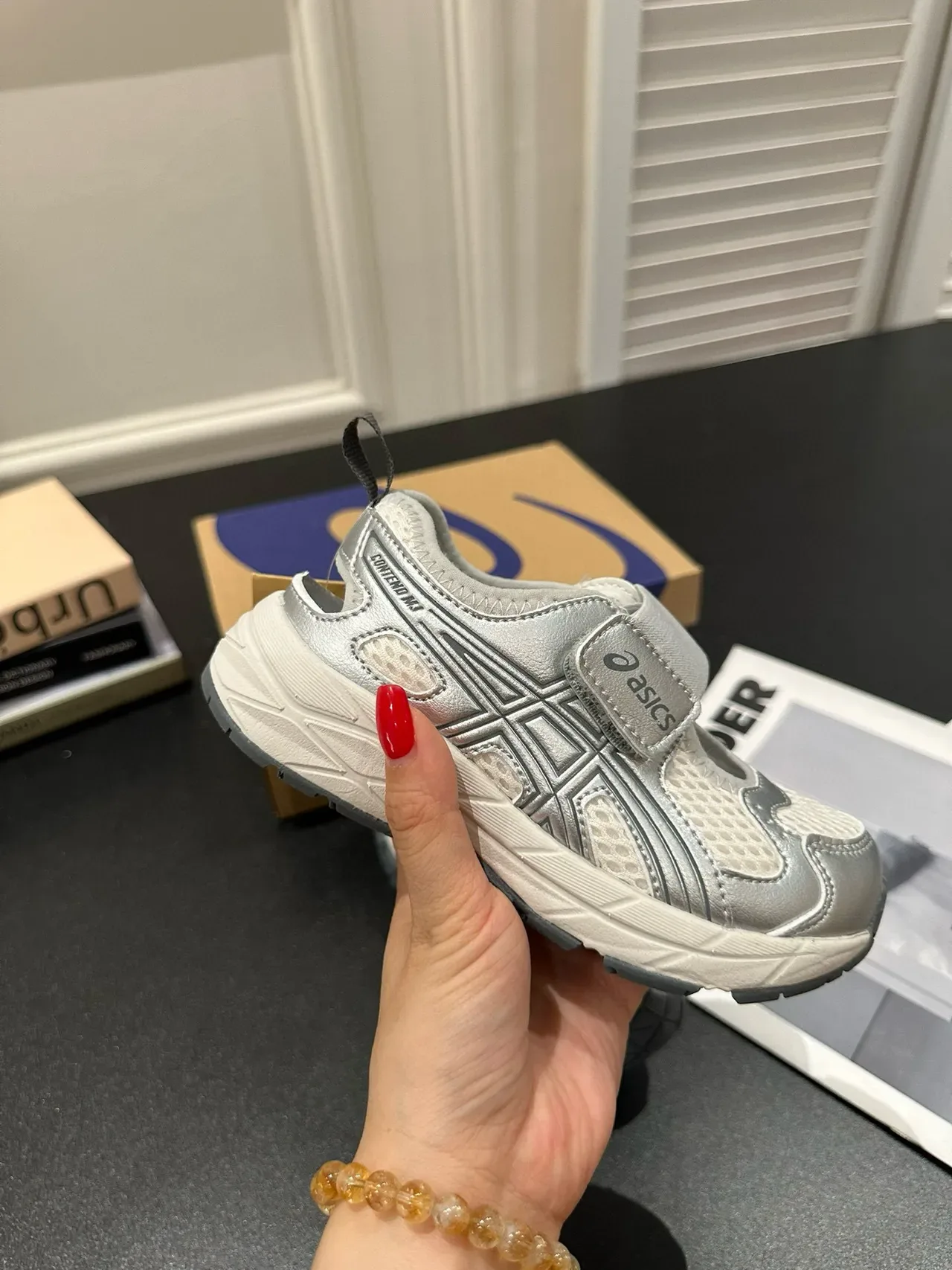 ASICS Beige Gray Sangle double Velcro, tige maille et synthétique, sneakers lifestyle 21