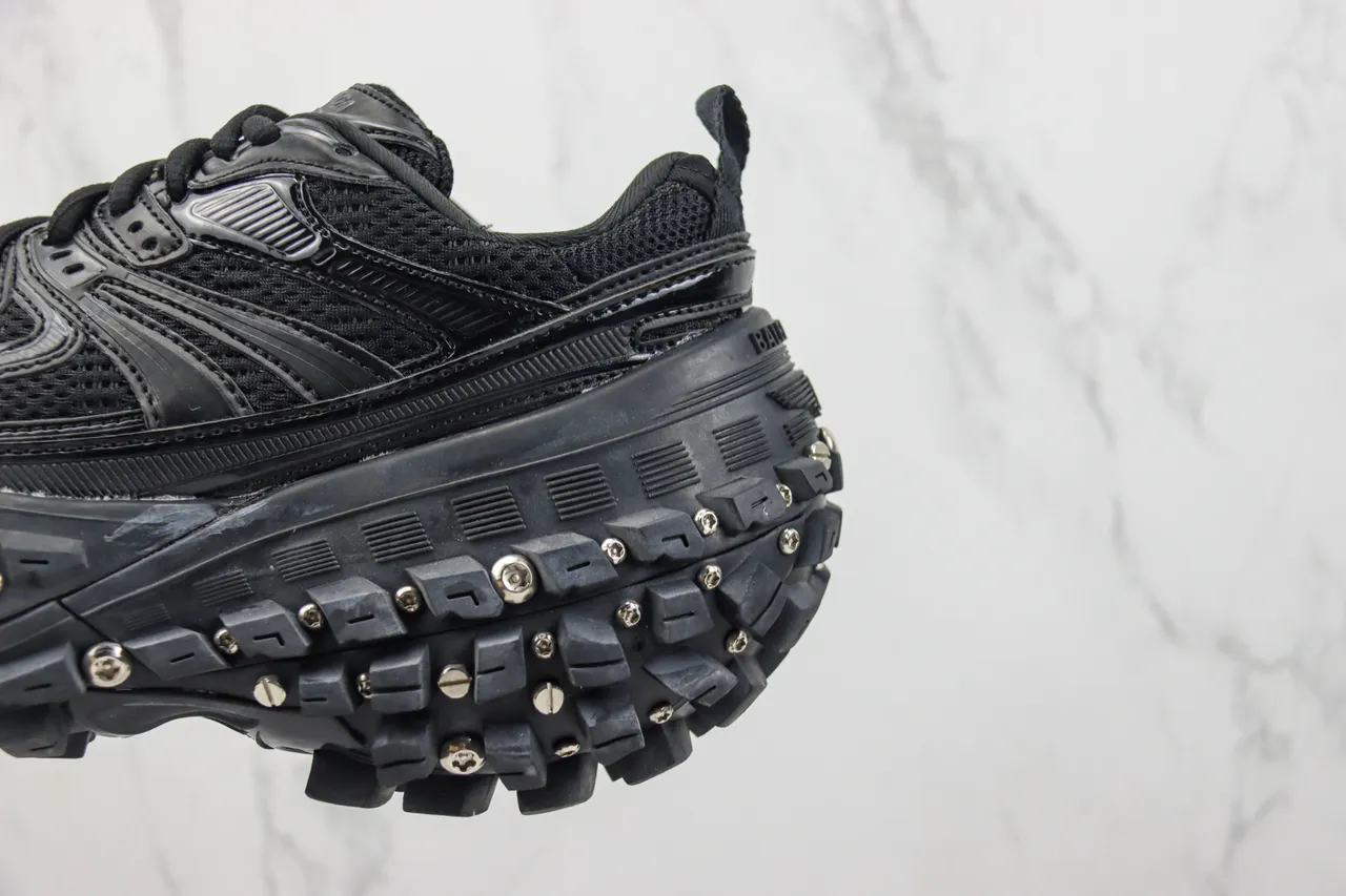 ASICS Black Silver Mesh And Synthetic Upper Oversized Rugged Outsole Chunky Sneakers 7