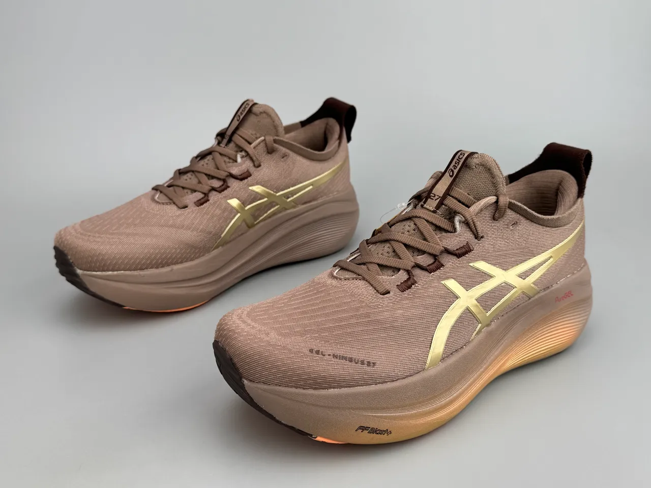 ASICS Marrom Dourado Malha Superior Logo Tigre Tênis de Corrida 7