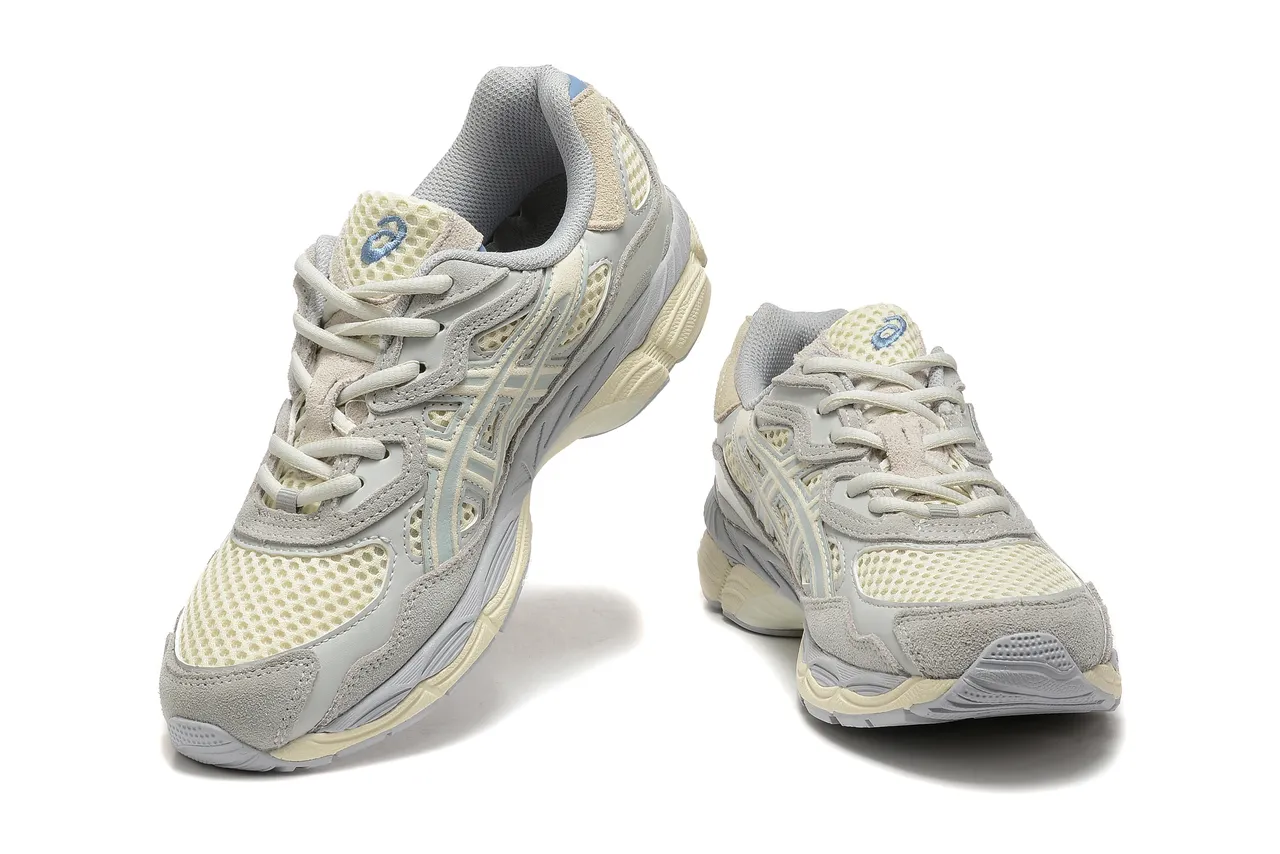 ASICS Gel-Kayano Chaussures de course gris clair et crème 2