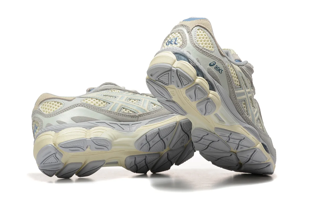 ASICS Gel-Kayano Chaussures de course gris clair et crème 4