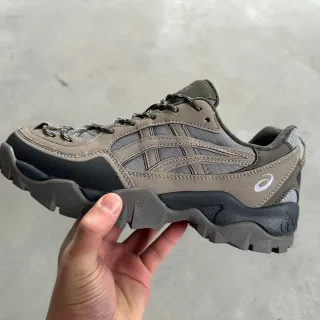 ASICS Gray Black Rugged Trail-Inspired Mesh-Suede Hybrid Upper Lifestyle Sneakers