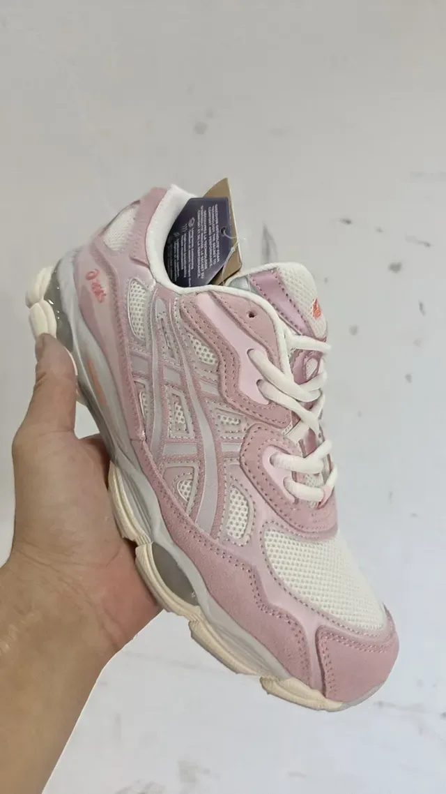 ASICS Chaussures de course rose blanc upper de maille léger unités de coussin GEL visibles 2