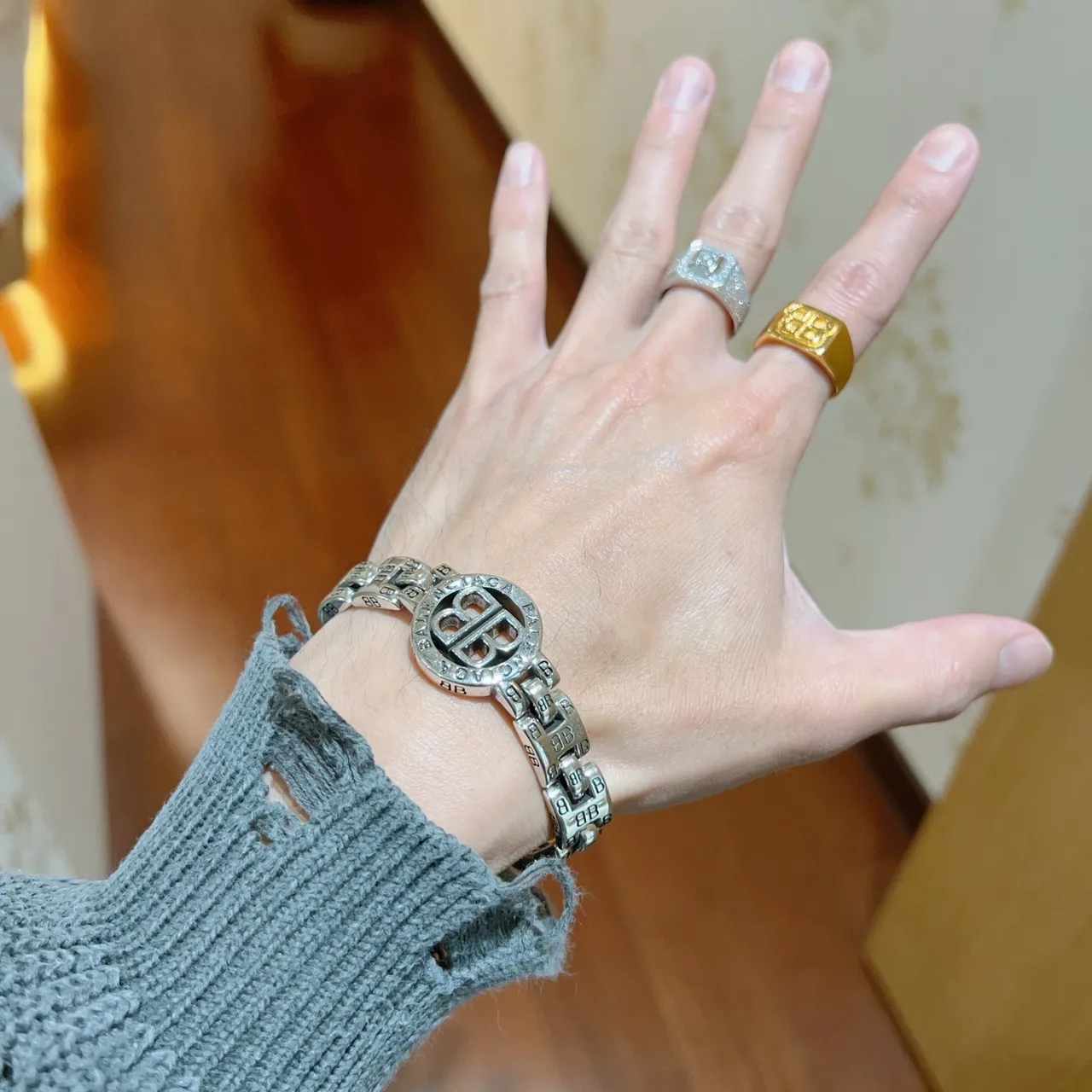 Balenciaga BB Logo pulseira de metal prateado pulseira 4