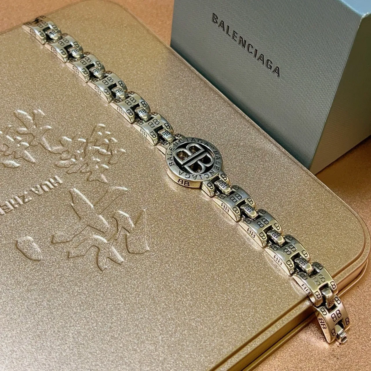 Balenciaga BB Logo pulseira de metal prateado pulseira 9