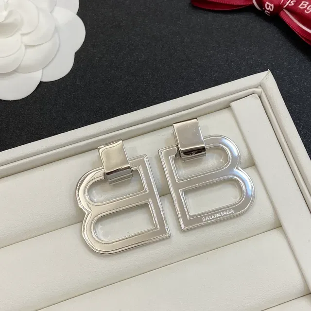 Balenciaga BB Logo ذهبي Double-B أقراط 2