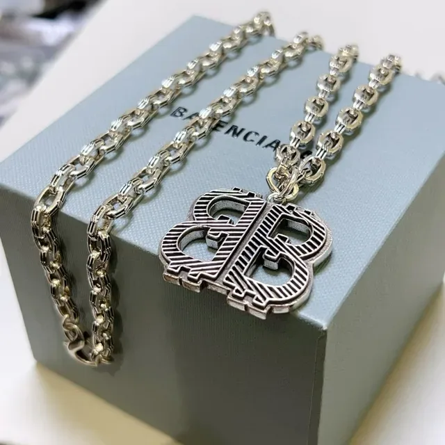 Balenciaga BB Monogram Collar Cadena de Plata 4