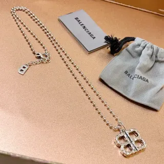 قلادة بالينسياغا BB Motif فضي سلسلة كرات متشابكة