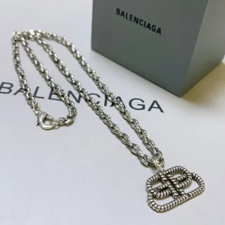 Balenciaga BB سلاسل حبل ملتوية فضية قلادة