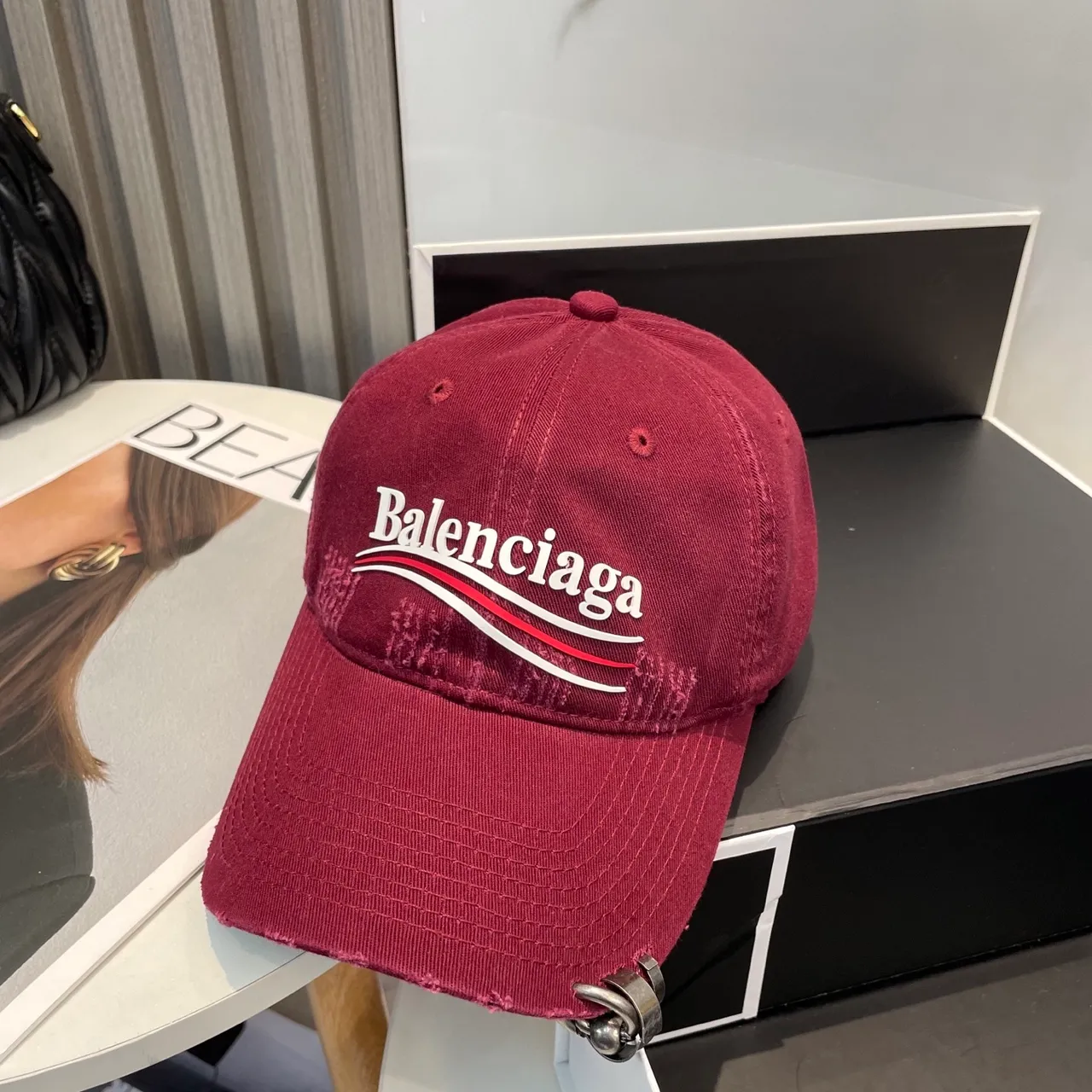 Balenciaga Noir Blanc Distressed Velours côtelé Bordé Logo Casquette de baseball 3