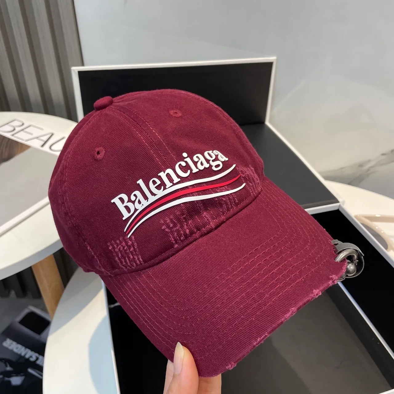 Balenciaga Noir Blanc Distressed Velours côtelé Bordé Logo Casquette de baseball 4