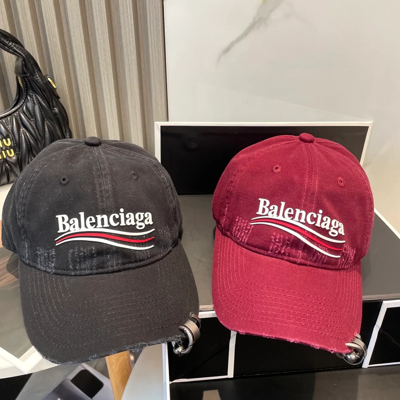 Balenciaga Noir Blanc Distressed Velours côtelé Bordé Logo Casquette de baseball 6