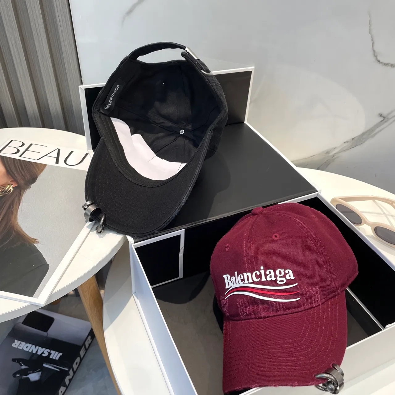 Balenciaga Noir Blanc Distressed Velours côtelé Bordé Logo Casquette de baseball 7