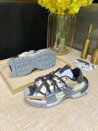 Balenciaga Defender ধূসর বেইজ সোল মাল্টি-স্ট্র্যাপ কেজ চাংকি স্নিকার্স 4