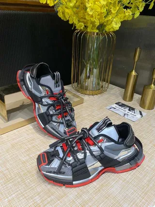 Balenciaga Defender রুপো ধাতবিক কালো লাল চংকি স্নিকার্স 4
