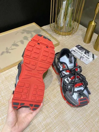 Balenciaga Defender রুপো ধাতবিক কালো লাল চংকি স্নিকার্স 5