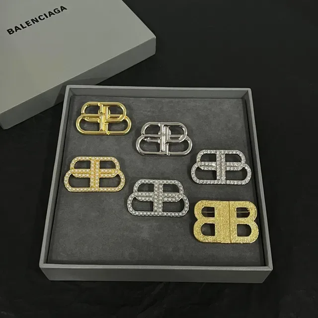 Balenciaga Double-B Pavé Crystal ब्रोच 5