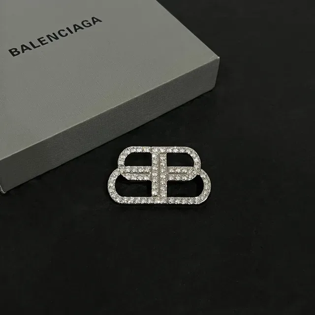 Balenciaga Double-B Pavé Crystal ब्रोच 6