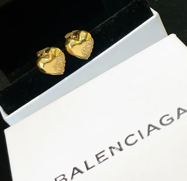 Balenciaga Boucles d'oreilles en métal doré et argenté en forme de cœur sculptée 2