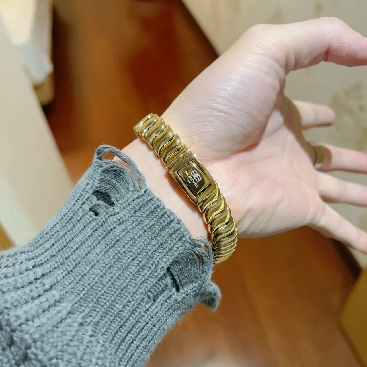 Balenciaga Bracelet à maillons articulés ton doré 7