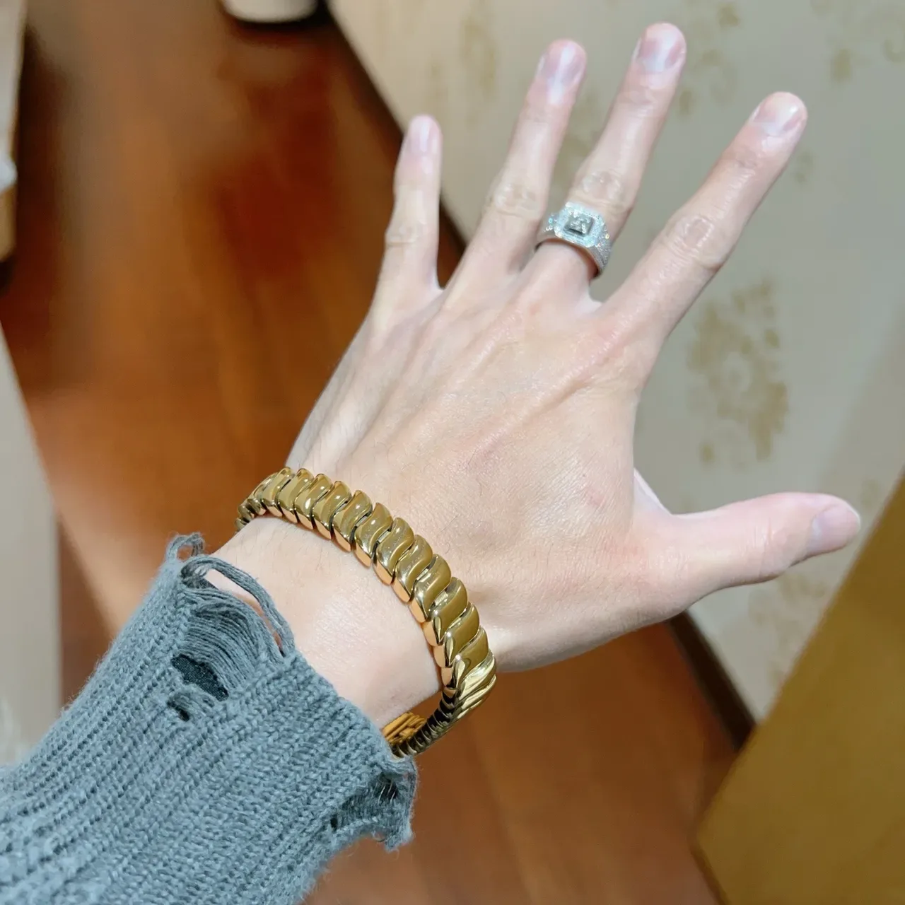 Balenciaga Bracelet à maillons articulés ton doré 8