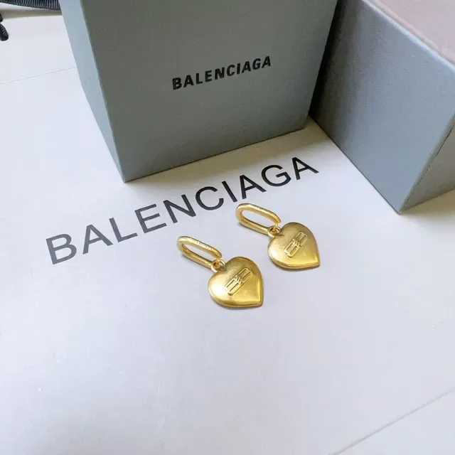 Balenciaga Boucles d'oreilles Logo Cœur Doré 5