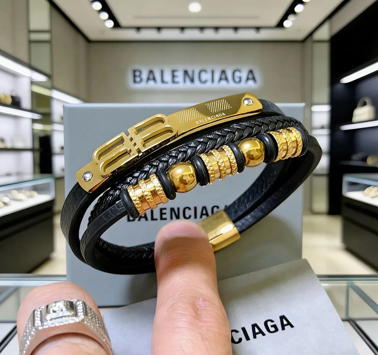 Bracelet Balenciaga Logo Noir et Or en Cuir 3