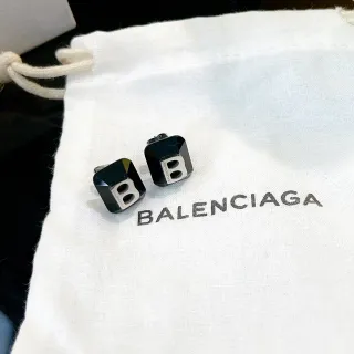 Balenciaga Logo Recortado Pendientes de perno cúbicos