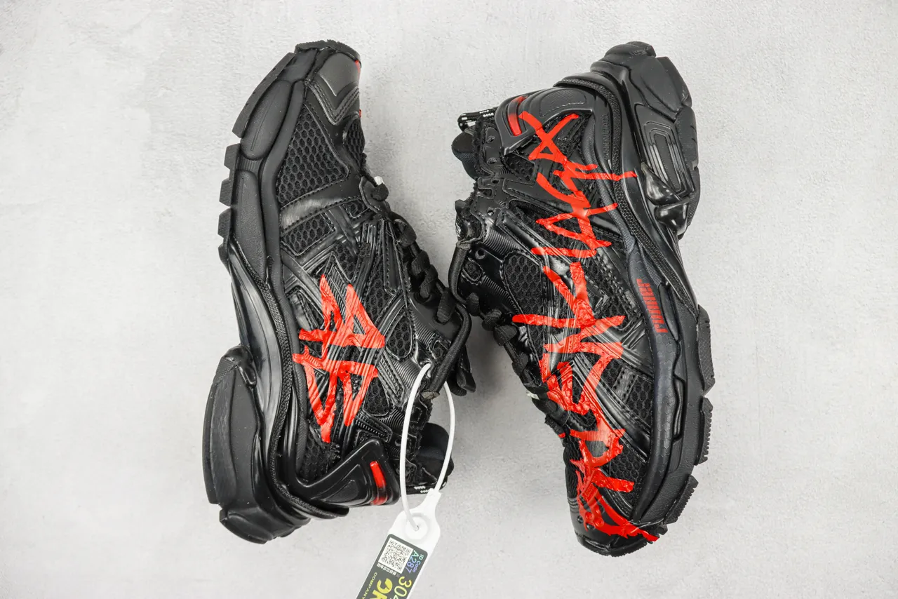 Balenciaga Runner Noir et Rouge Silhouette Oversized Maille et Cage en Plastique Moulé Baskets épaisses 2