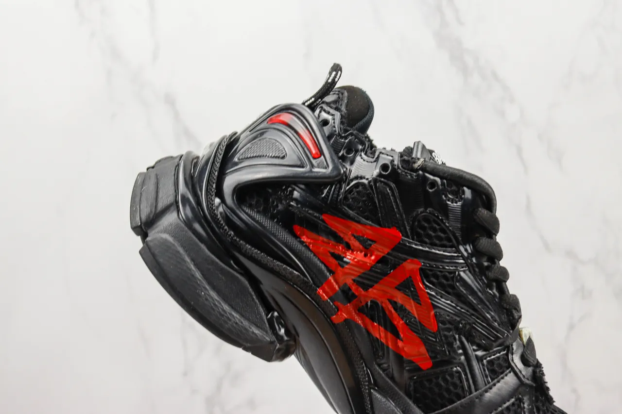 Balenciaga Runner Noir et Rouge Silhouette Oversized Maille et Cage en Plastique Moulé Baskets épaisses 5