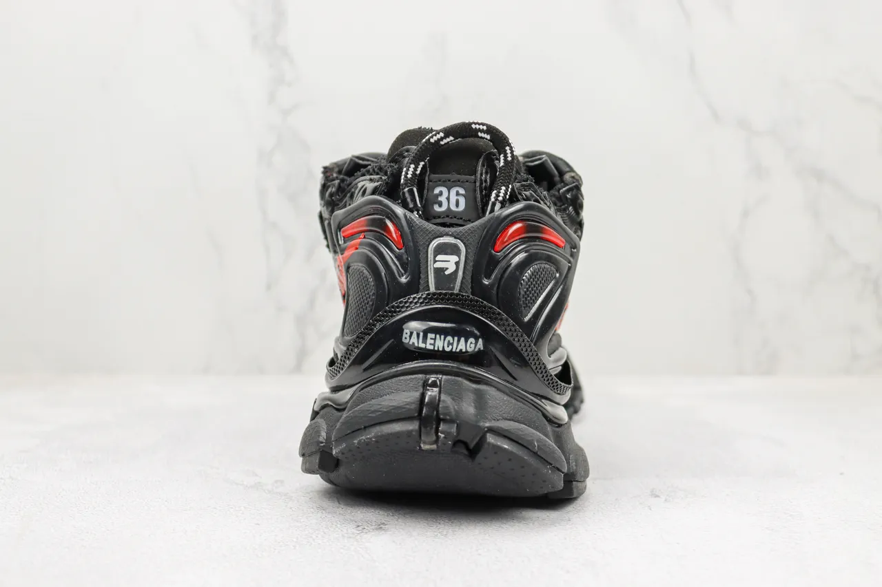 Balenciaga Runner Noir et Rouge Silhouette Oversized Maille et Cage en Plastique Moulé Baskets épaisses 9