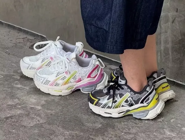 Balenciaga Runner White Black Oversized Sole Mesh-and-Synthetic Overlay Construction Chunky Sneakers 17