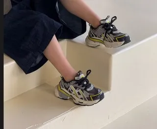 Balenciaga Runner White Black Oversized Sole Mesh-and-Synthetic Overlay Construction Chunky Sneakers 21