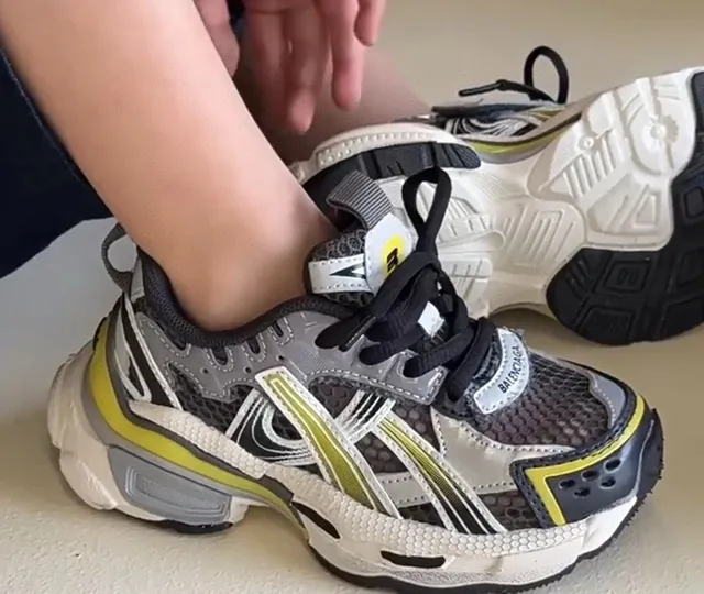Balenciaga Runner White Black Oversized Sole Mesh-and-Synthetic Overlay Construction Chunky Sneakers 24