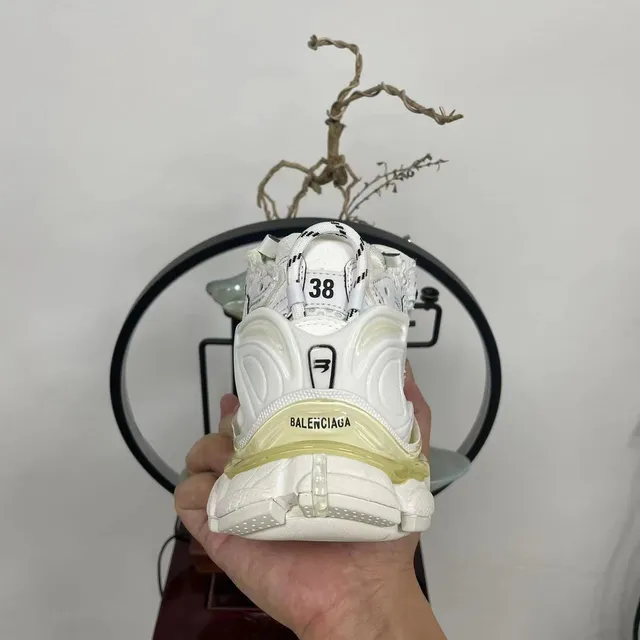 Balenciaga Runner Solado branco transparente camadas de malha e sobreposições sintéticas tênis grossos 5