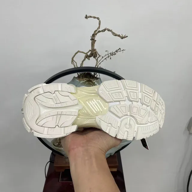 Balenciaga Runner Solado branco transparente camadas de malha e sobreposições sintéticas tênis grossos 8
