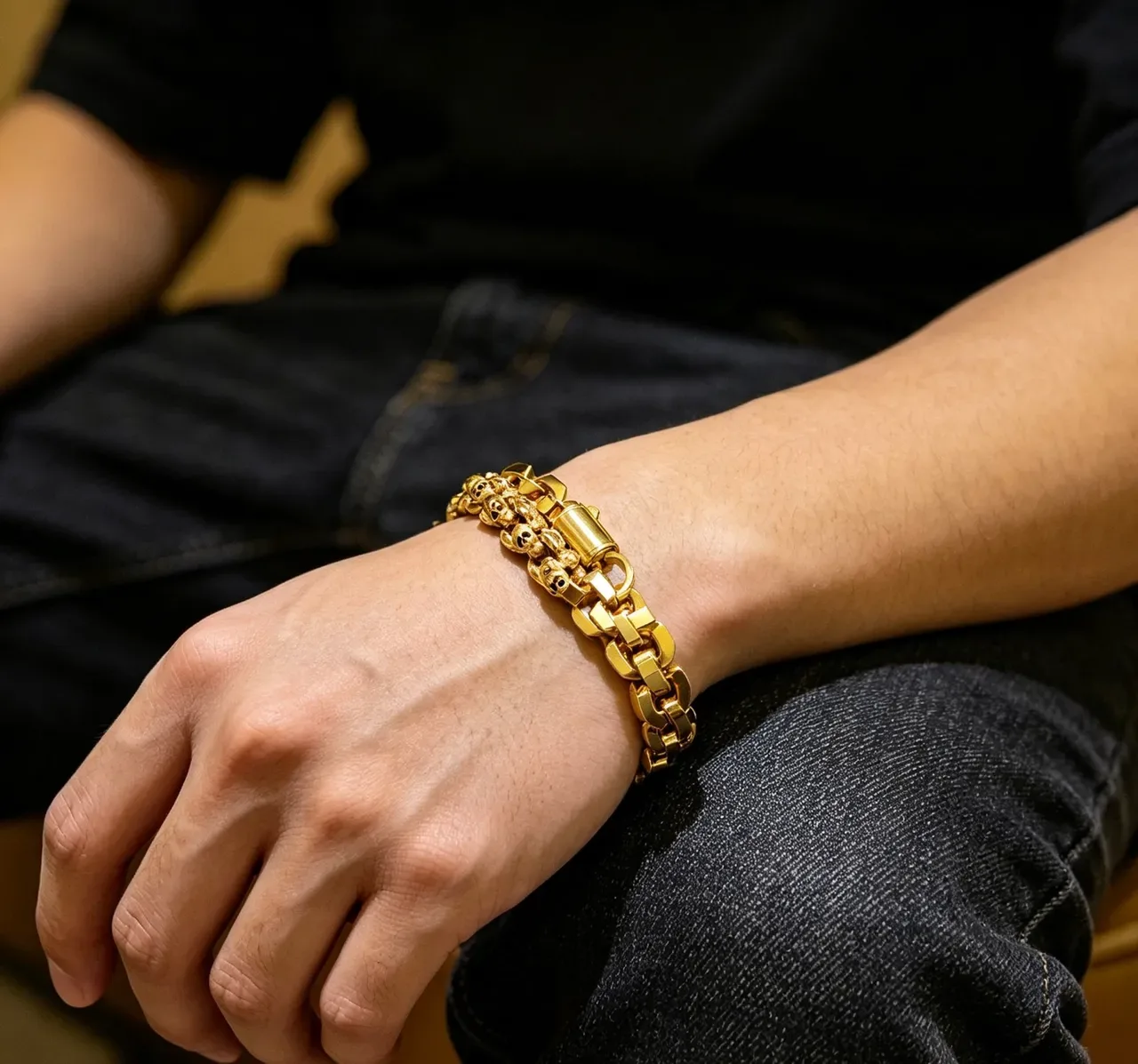 Balenciaga Bracelet Chaîne Crâne Maillons Hexagonaux Or 4