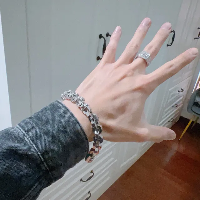 Balenciaga Skull Motif Chunky Link Bracelet 3
