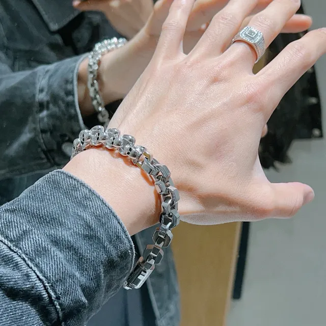 Balenciaga Skull Motif Chunky Link Bracelet 5