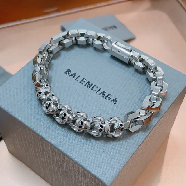 Balenciaga Skull Motif Chunky Link Bracelet 9