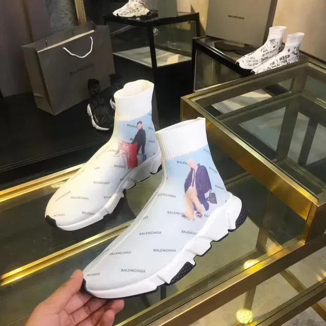 Balenciaga Speed Trainer baskets lifestyle blancs et noirs à impression de logo 2