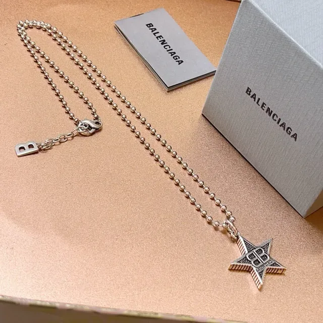 Balenciaga Colar pendentif estrela prata corrente bola preta 9