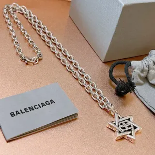 Balenciaga قلادة نجمية فضية أسود سلسلة كيرب