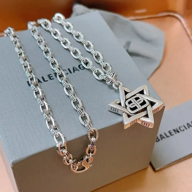 Balenciaga قلادة نجمية فضية أسود سلسلة كيرب 3