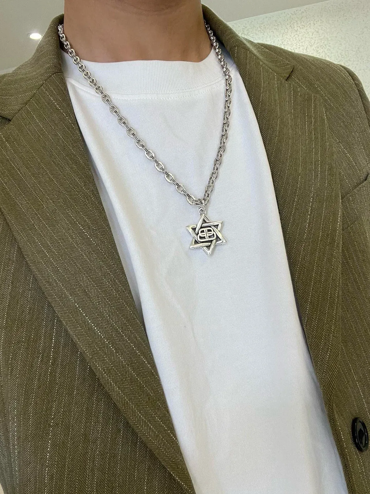 Balenciaga قلادة نجمية فضية أسود سلسلة كيرب 8