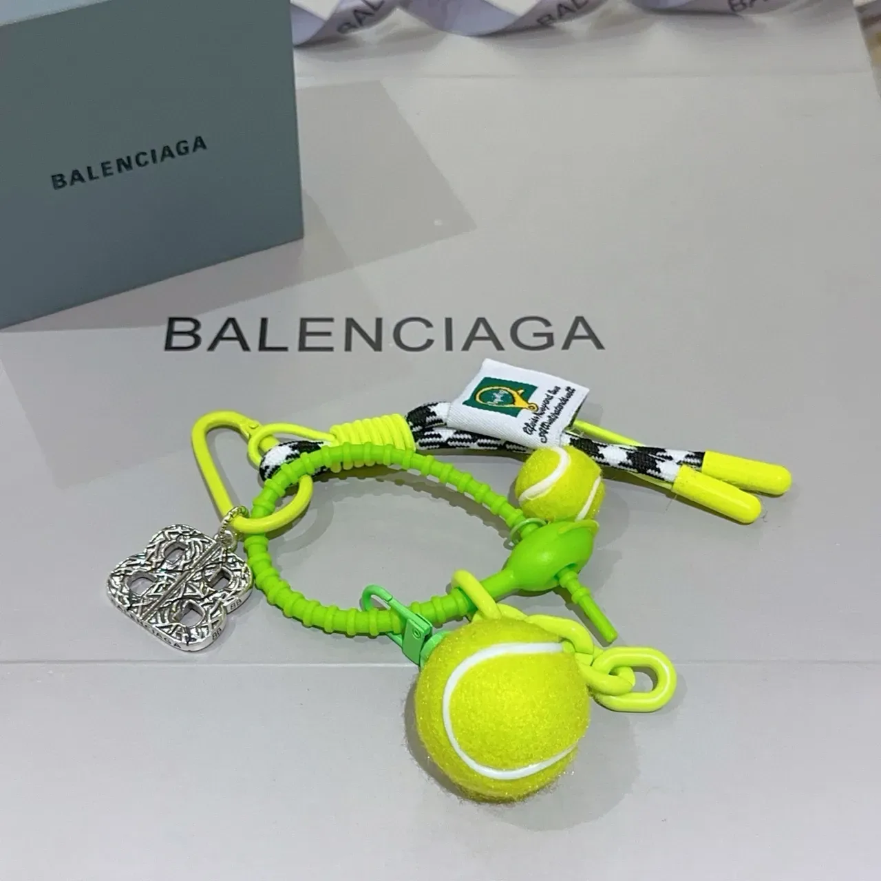 Pulseira Balenciaga Tennis Amarelo Verde Neón Cordão Charms Bola 2