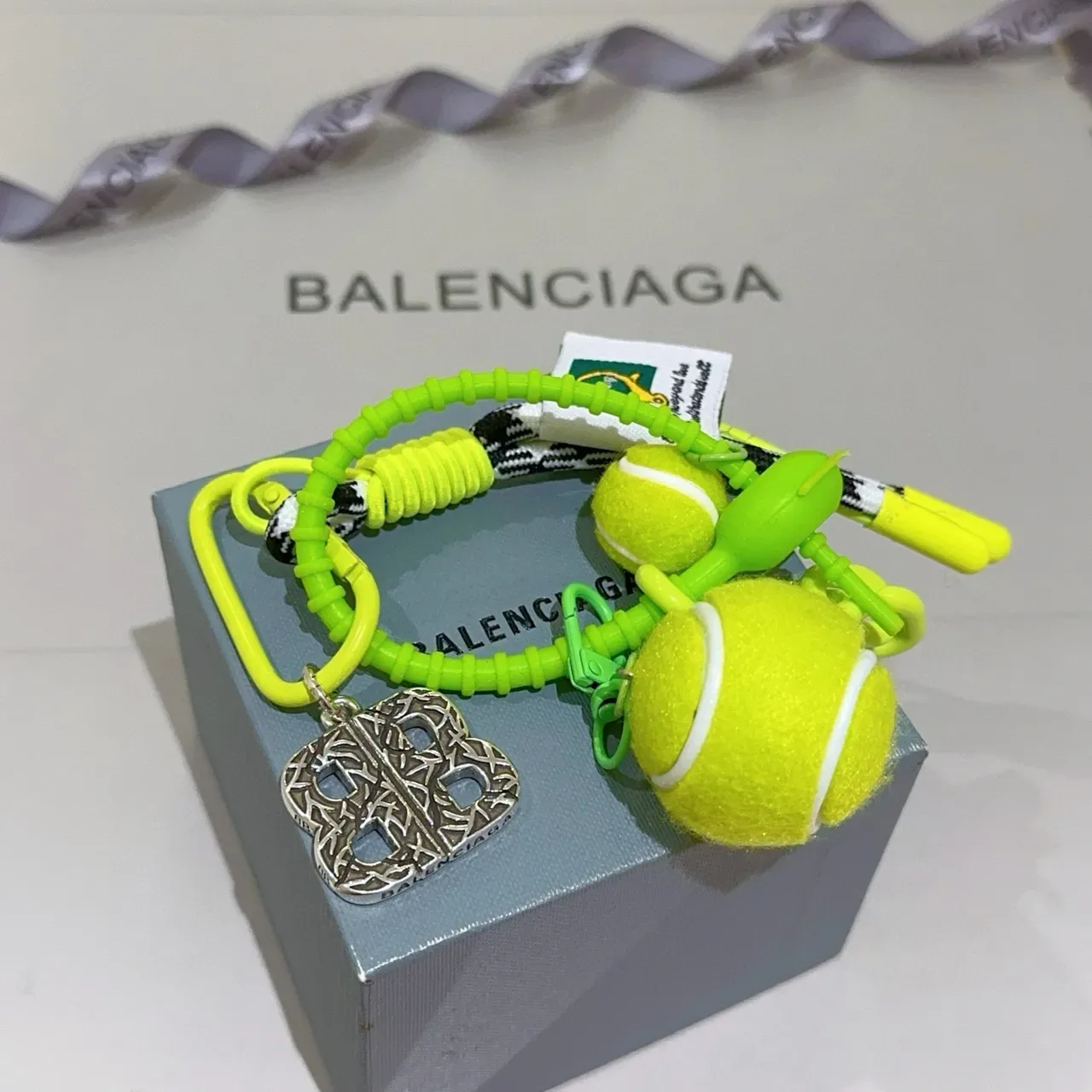 Pulseira Balenciaga Tennis Amarelo Verde Neón Cordão Charms Bola 3