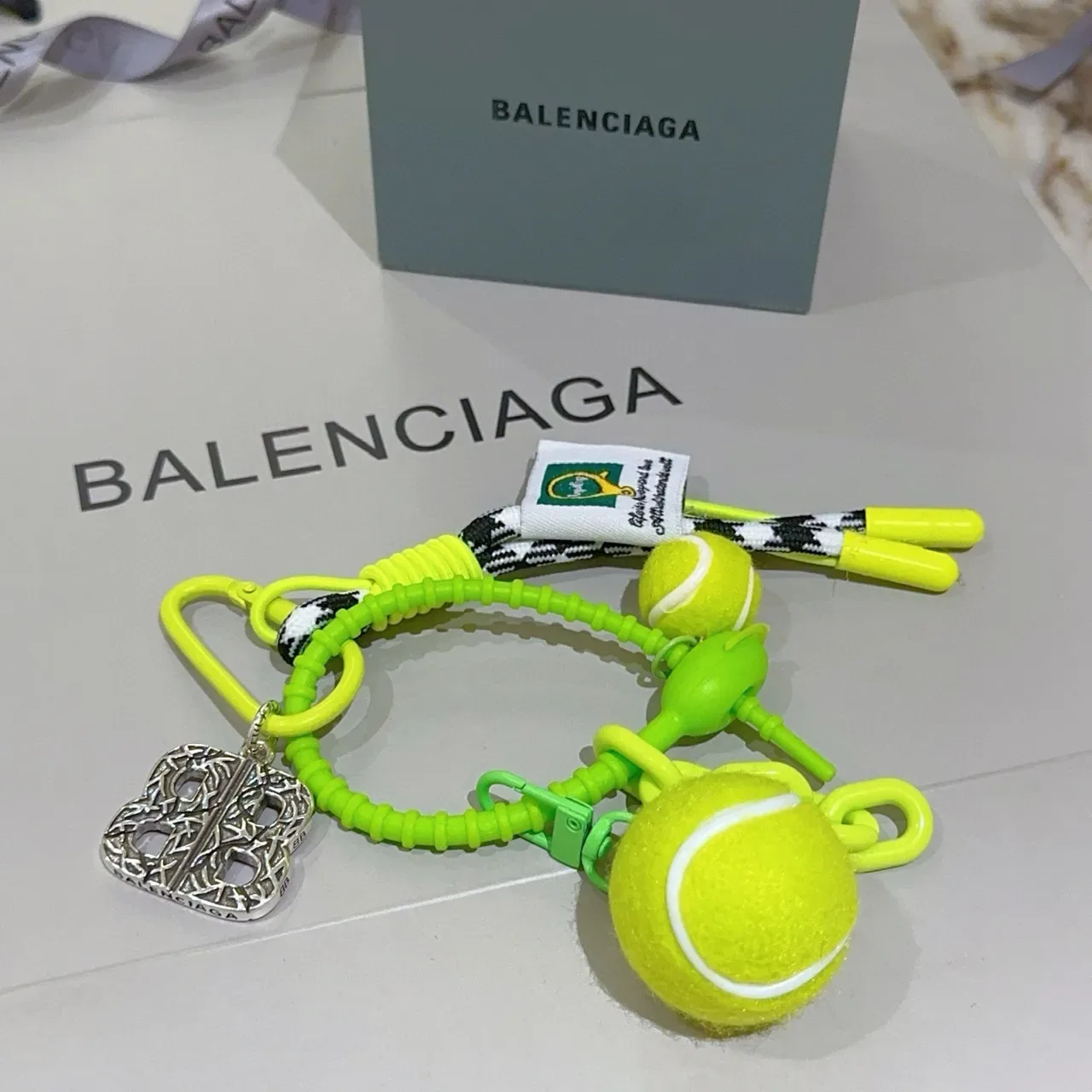 Pulseira Balenciaga Tennis Amarelo Verde Neón Cordão Charms Bola 4
